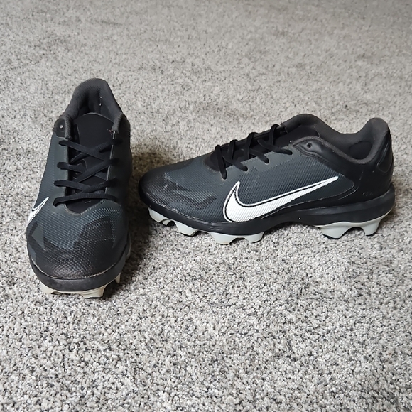 Nike Other - Nike Men's Black and White Trout Baseball Cleats